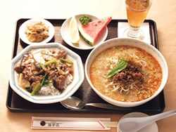 坦々麺とミニご飯のセット